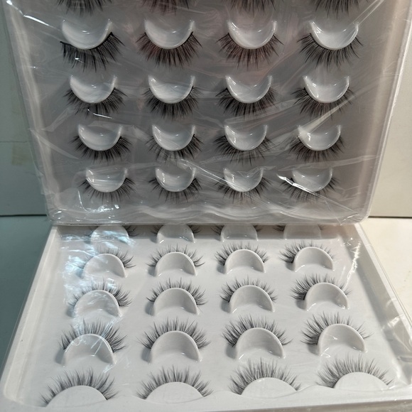 Natural Black False Eyelashes Set - Picture 2 of 6